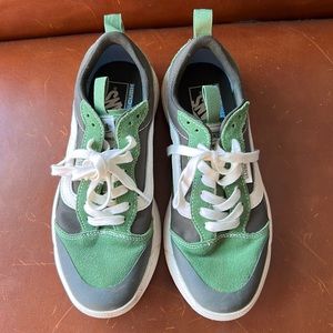 Like new size 8 vans ultra cush sneakers